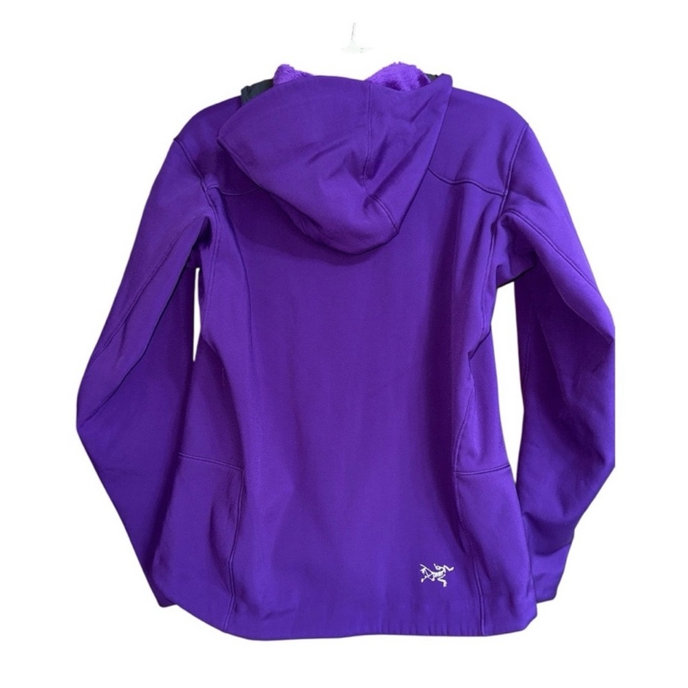 Arc'teryx Soft Fleece Lined Purple Jacket, Large
Arcteryx 
Sweater jacket